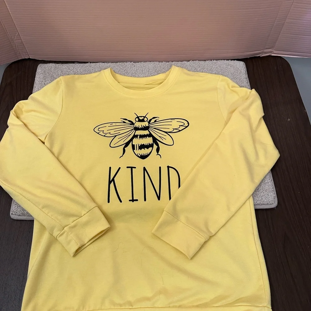 Yellow‎ Bee Graphic Sweatshirt - Picture 2 of 7